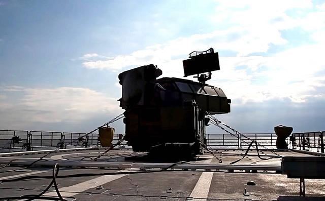 俄罗斯海军出奇招，陆军道尔-M2防空系统上舰，简单有效